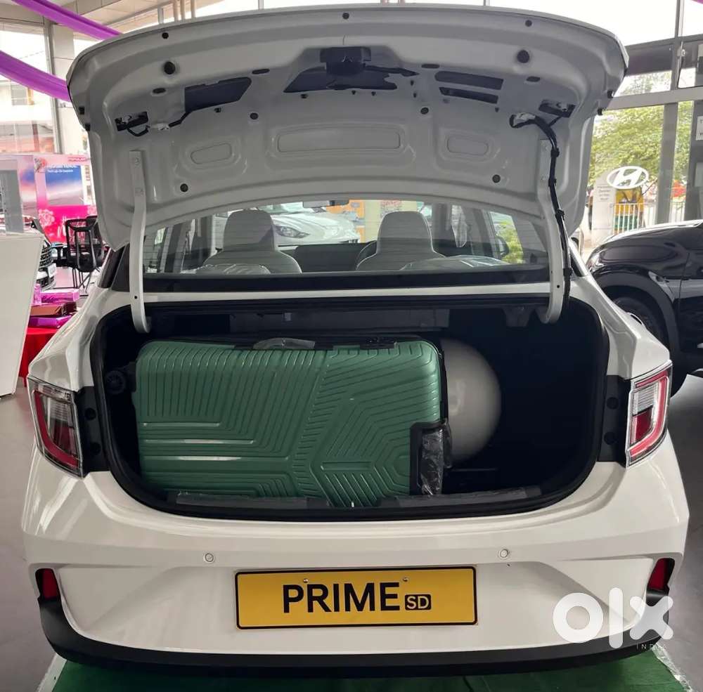 Hyundai Aura 2025 Petrol 1000 Km Driven