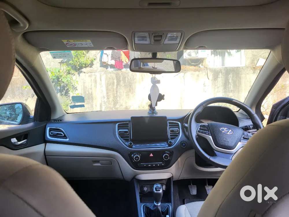 Hyundai Verna 1.5 Mpi Sx (phantom Black)