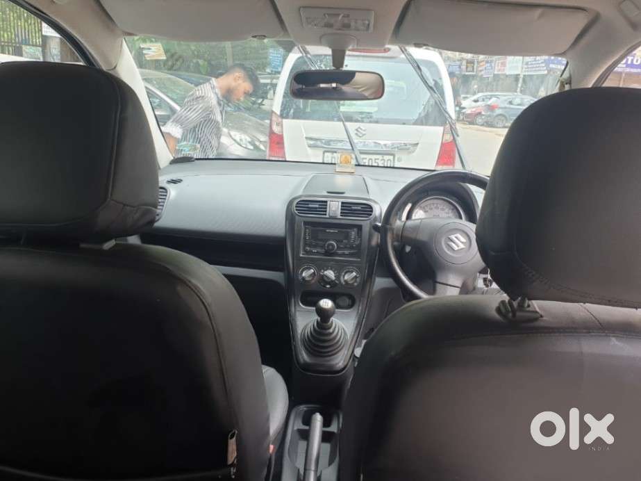 Maruti Suzuki Ritz Lxi, 2011, Petrol