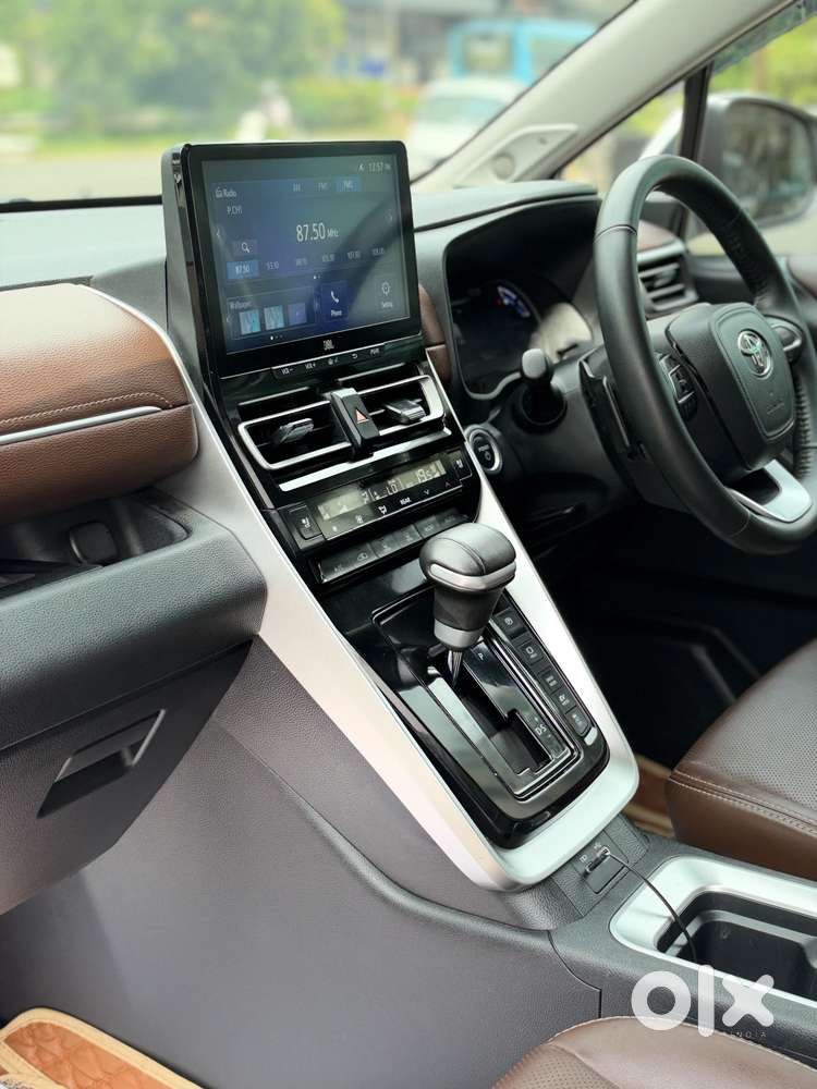 Toyota Innova Hycross 2.0 Zx (o) Hybrid 7 Str, 2024, Petrol