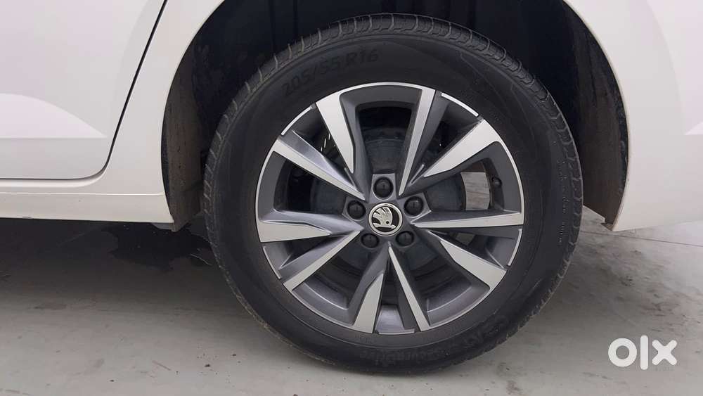 Skoda Slavia Style 1.0l Tsi Mt, 2022, Petrol