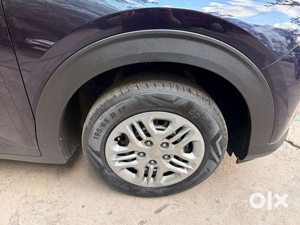 Kia Carens 2024 Petrol Well Maintained