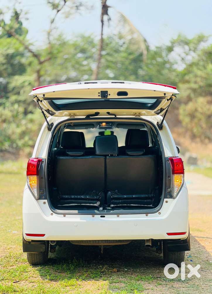 Toyota Innova Crysta 2.4 V 8 Str, 2017, Diesel