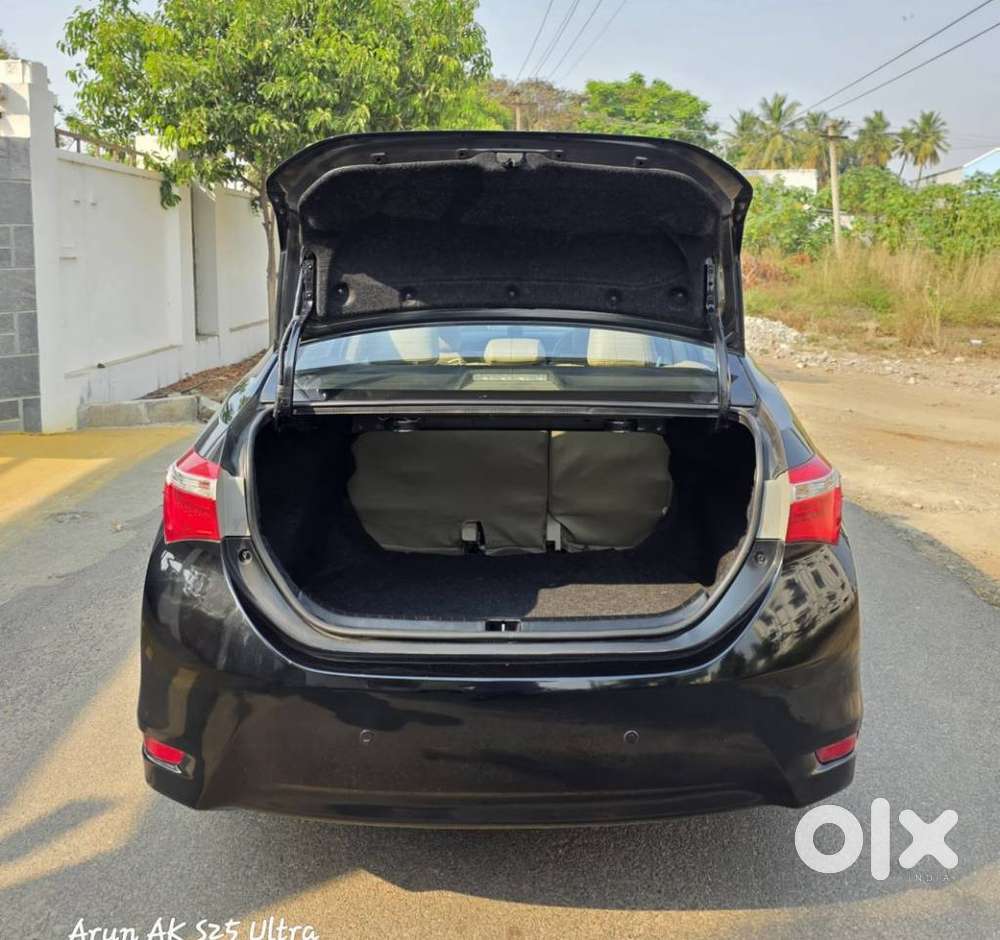 Toyota Corolla Altis 2010-2013 Gl, 2015, Petrol