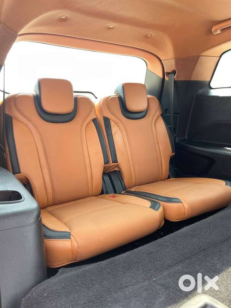 Mahindra Xuv700 Ax 5 Petrol Mt 7 Str (e), 2022, Petrol