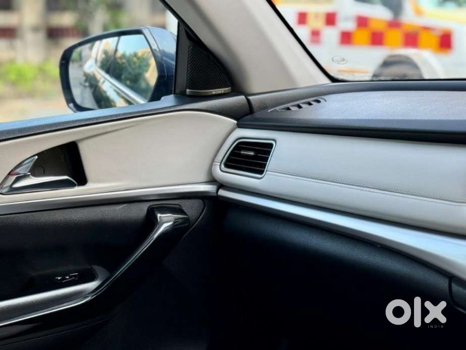 Mahindra Xuv700 2.2 Ax 7 Diesel At Luxury Pack Str, 2022, Diesel