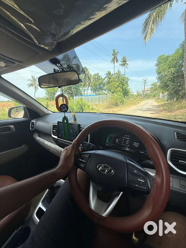 Hyundai Venue Petrol 2024