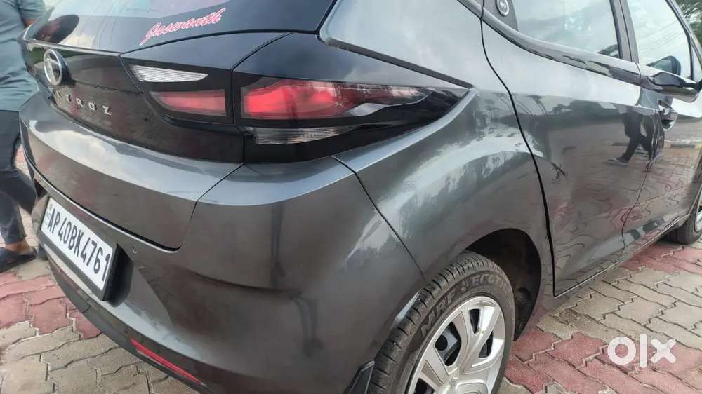 Tata Altroz 2023 Sunroof Variant Total 9 Registration Number