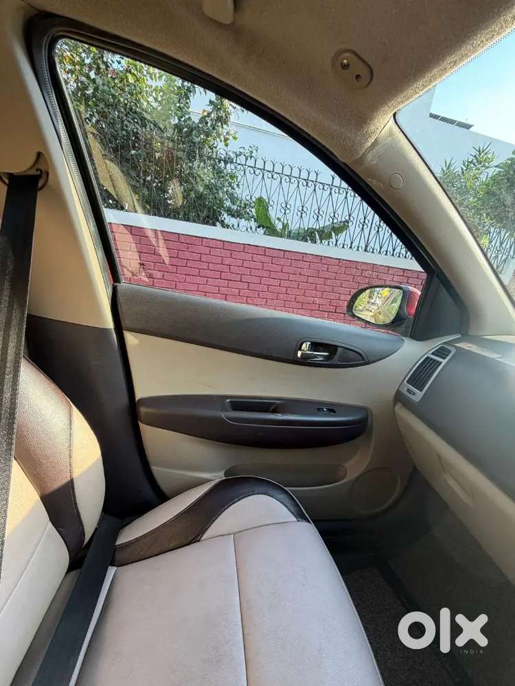 Hyundai I20 2011 Petrol 65000 Km Driven