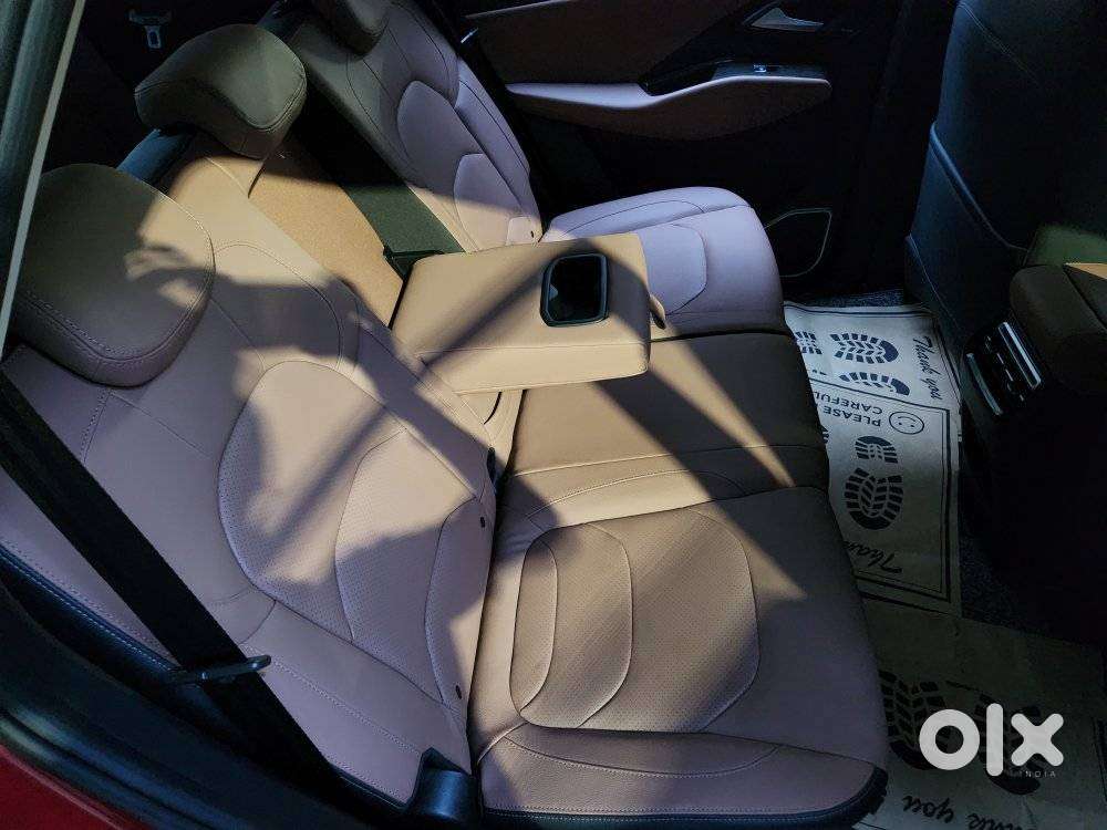 Mg Hector Plus Sharp Pro 1.5 Turbo Petrol Cvt 7 Str, 2023, Petrol