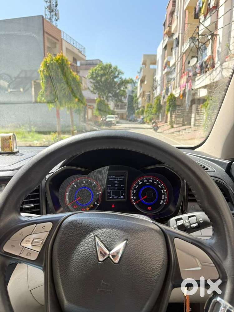 Mahindra Xuv300 2024 Diesel Well Maintained