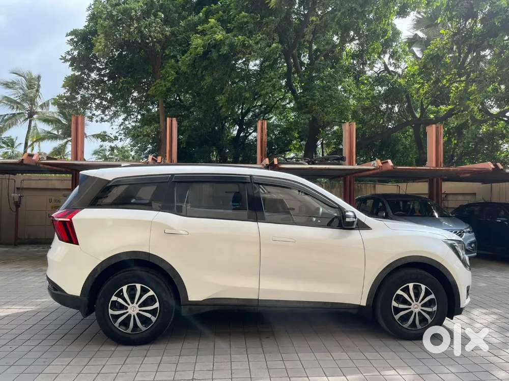 Mahindra Xuv700 Petrol 2022 Variant Ax 3 Showroom Condition.