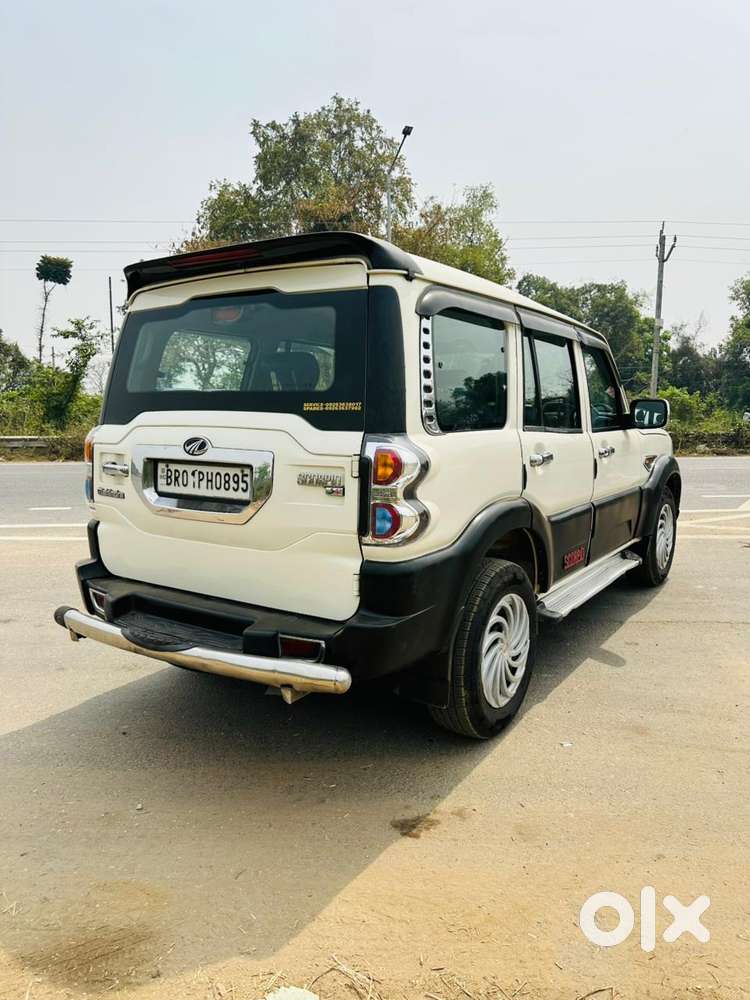 Mahindra Scorpio S4, 2016