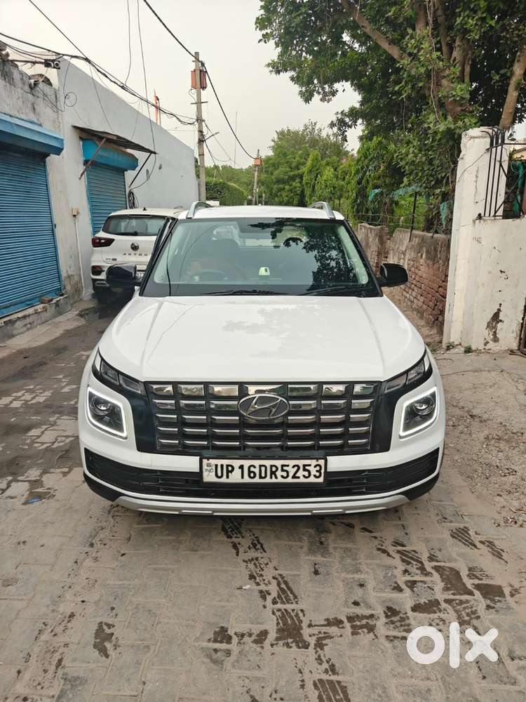 Hyundai Venue 2023 Petrol Well Maintained