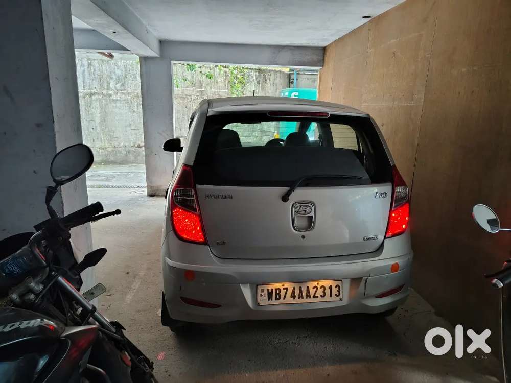 Selling The Hyundai Car I10 Make 2013.  Registration No. Wb 74aa 2313.