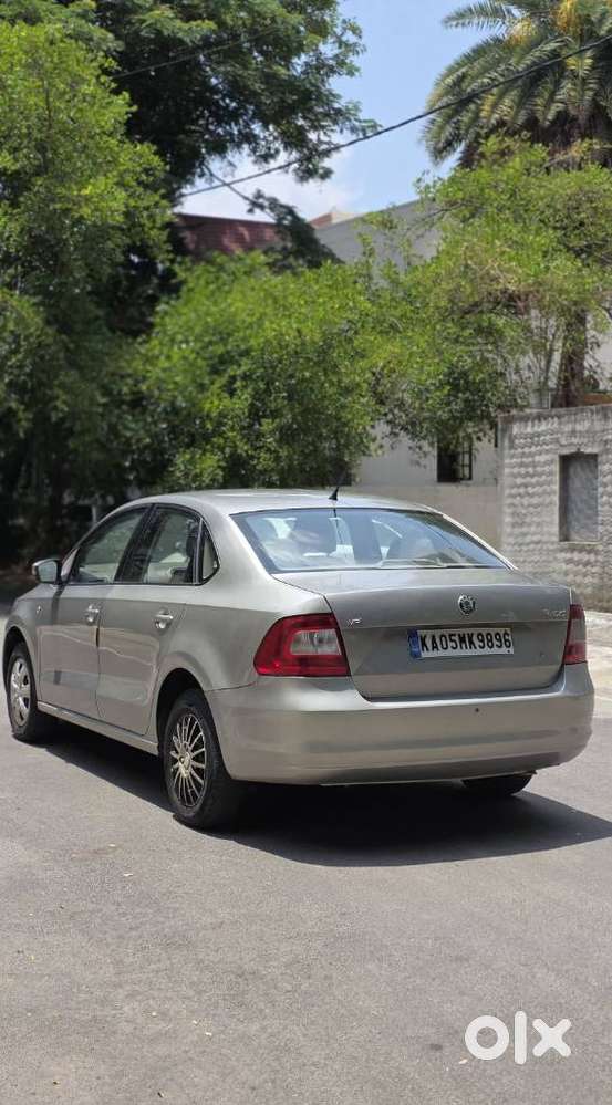 Skoda Rapid 1.6 Mpi Ambition, 2012, Petrol