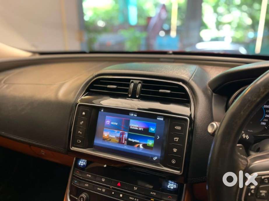 Jaguar Xe Portfolio, 2016, Petrol