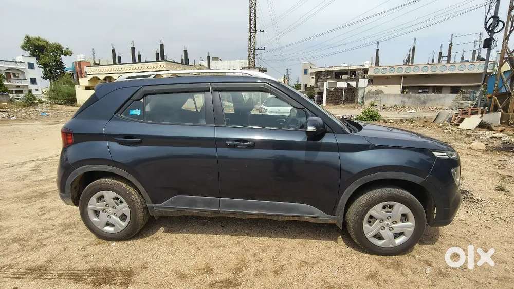 Hyundai Venue 2021 Petrol Well Maintained