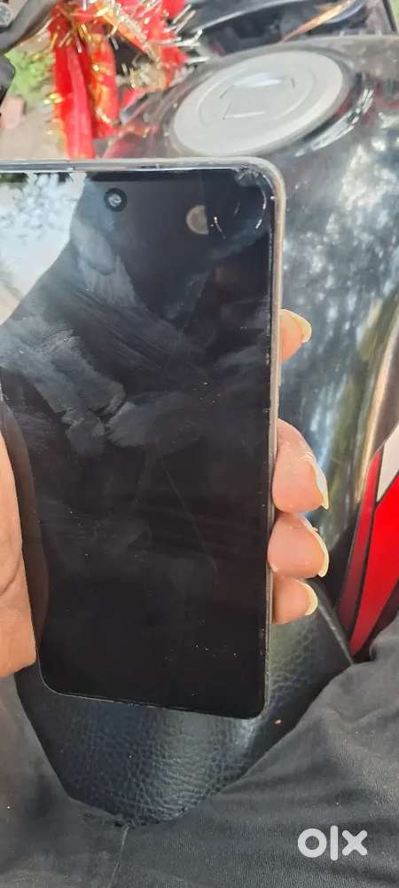 Realme c65 4/128 Gb bill box nhi hai sirf charger hai.