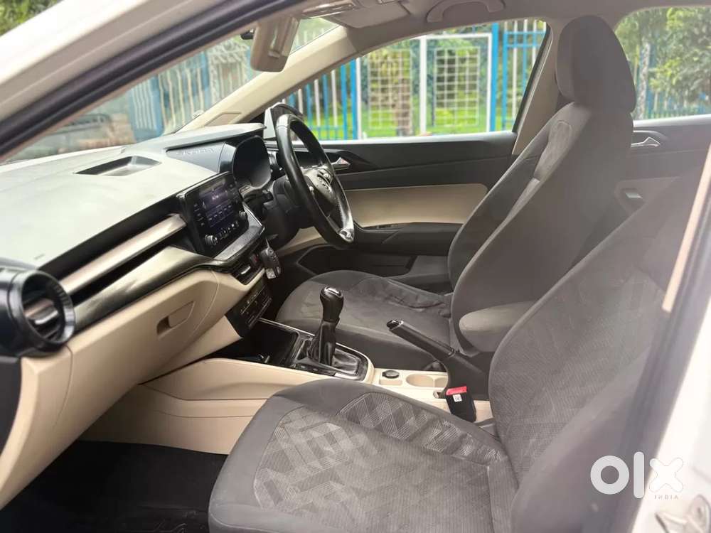 Skoda Slavia Ambition 1.0l Tsi Mt, 2023, Petrol