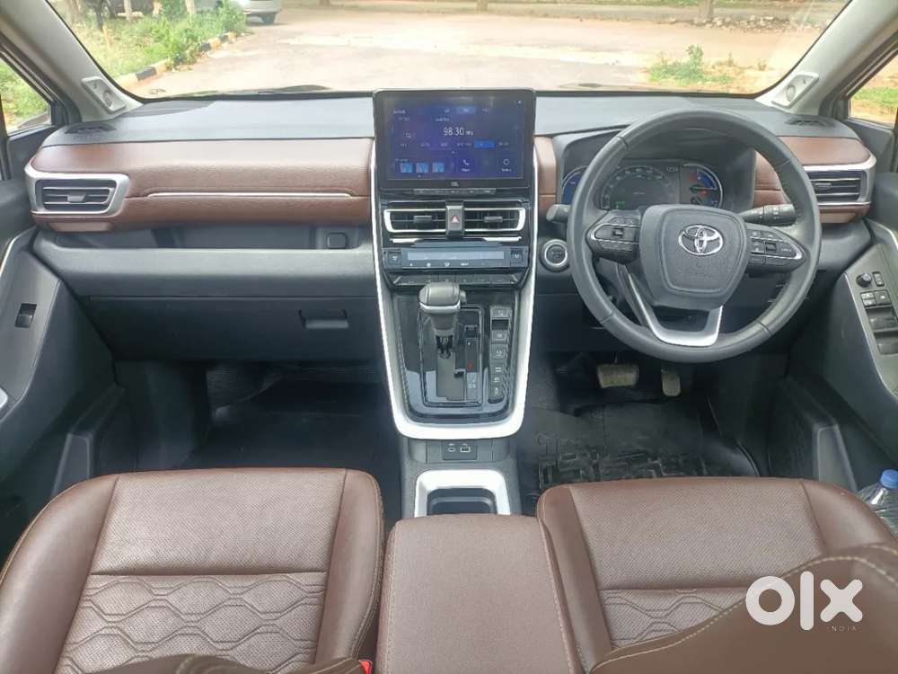 Toyota Innova Hycross 2.0 Zx (o) Hybrid 7 Str, 2024, Petrol