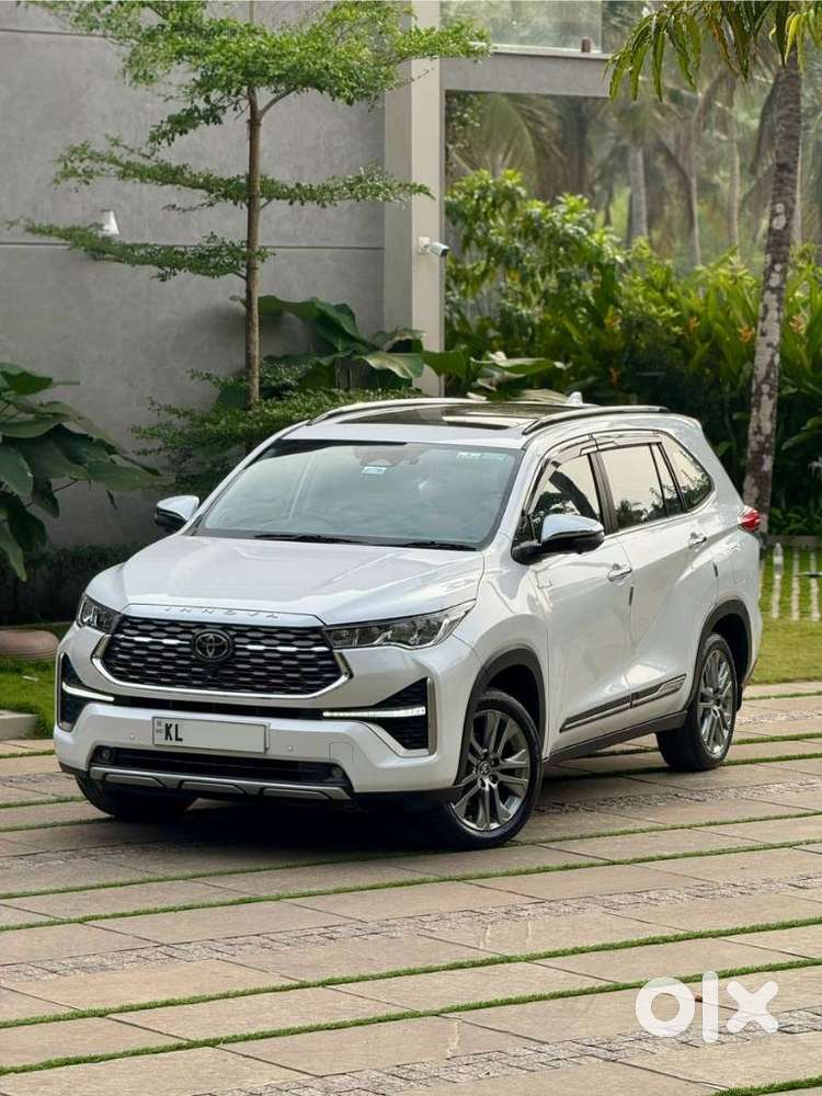 Toyota Innova Hycross 2.0 Zx (o) Hybrid 7 Str, 2025, Petrol