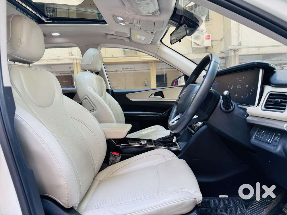 Mahindra Xuv700 2.2 Ax 7 Diesel At Luxury Pack Str Awd, 2024, Diesel