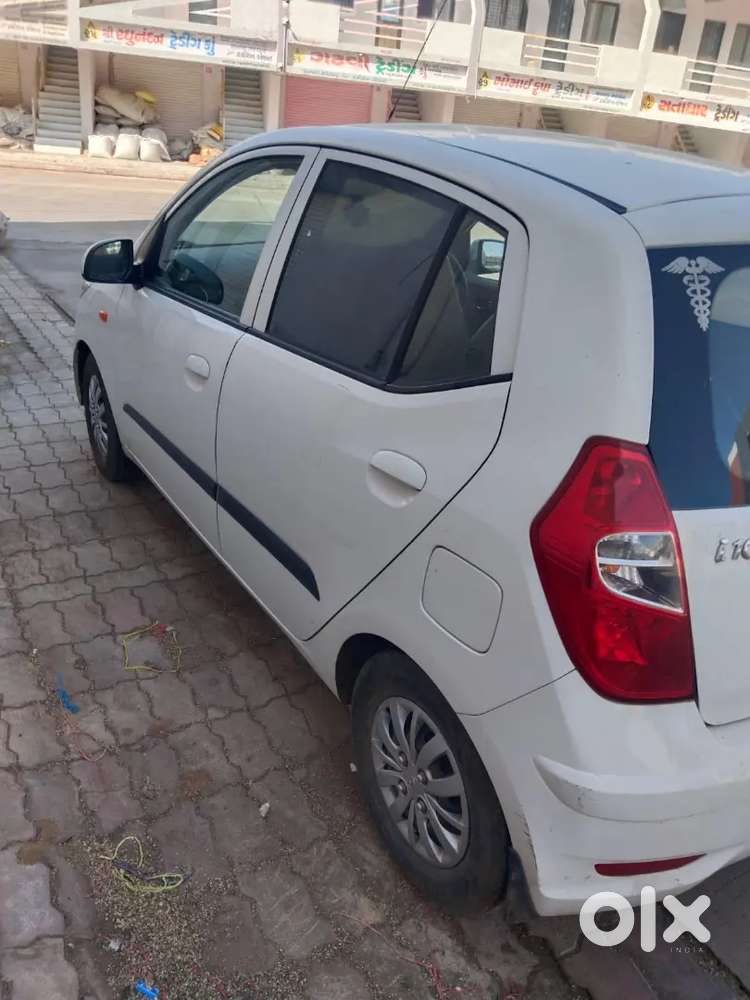 Hyundai I10 2015 Petrol+cng 90000 Km Driven