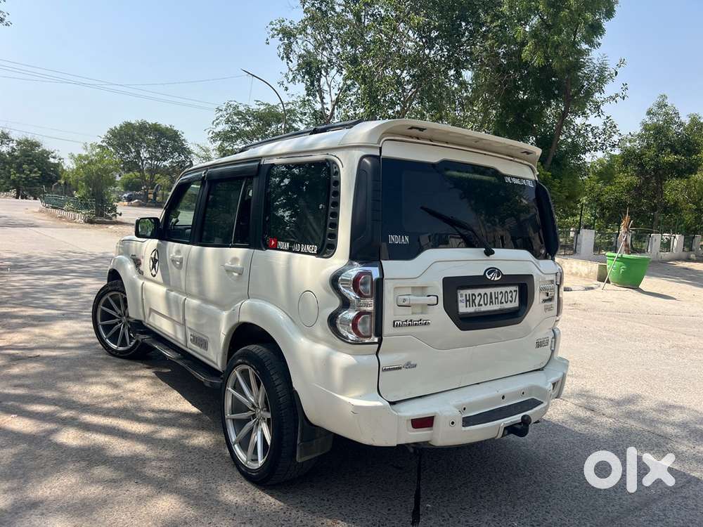 Mahindra Scorpio 4x4 Automatic Transmisson Diesel 2016 Model