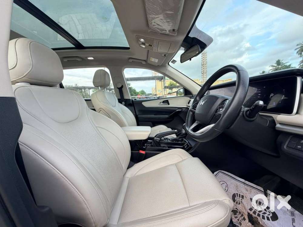 Mahindra Xuv700 2.2 Ax 5 Diesel At 7 Str, 2022, Diesel