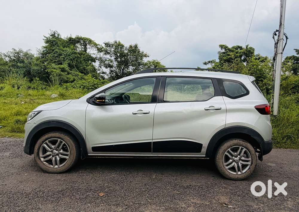 Renault Triber Rxz, 2022, Petrol