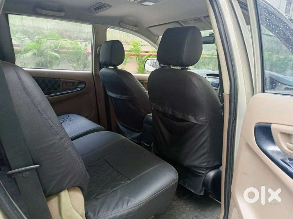 Toyota Innova 2.5 G (diesel) 8 Seater Bs Iv, 2015, Diesel