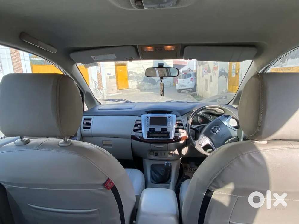 Toyota Innova 2012