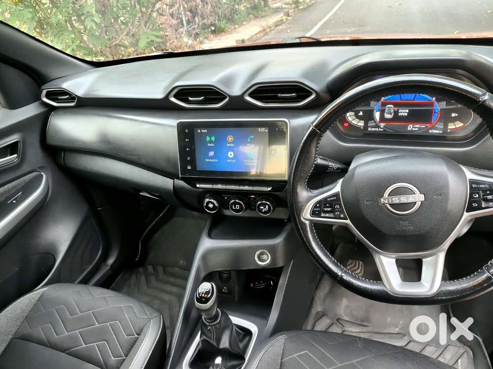 Nissan Magnite 1.0 Xv Premium, 2023, Petrol