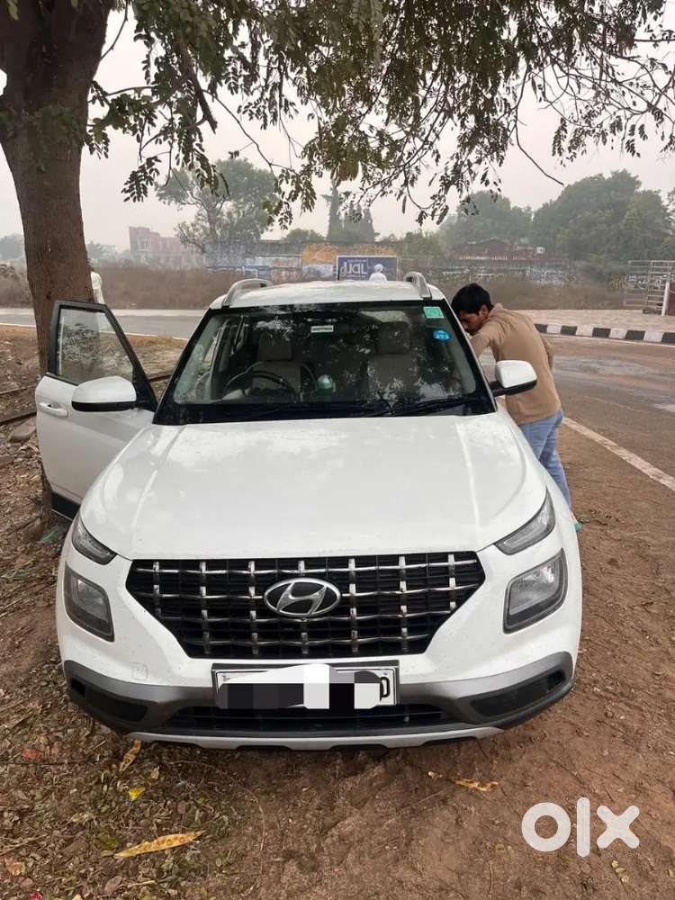 Hyundai Venue 2020 Petrol Well Maintained