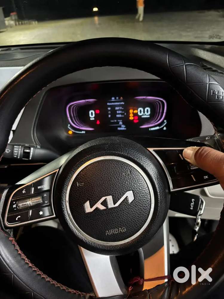 Kia Carens Diesel - शोरूम कंडीशन  सिंगल हैंड ड्रिवन  फर्स्ट ओनर!*