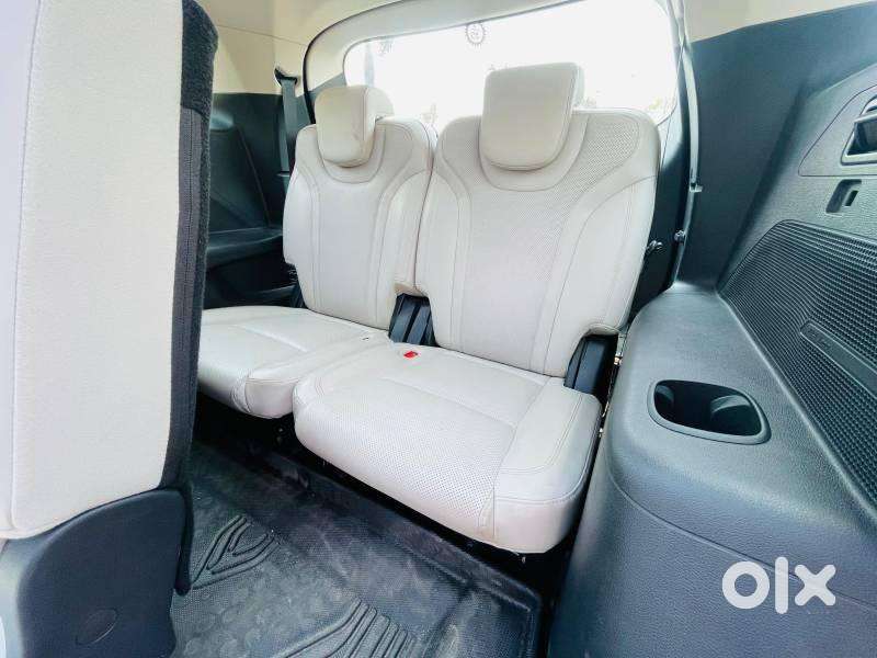 Mahindra Xuv700 2.0 Ax 7 Petrol At Luxury Pack Str, 2025, Petrol