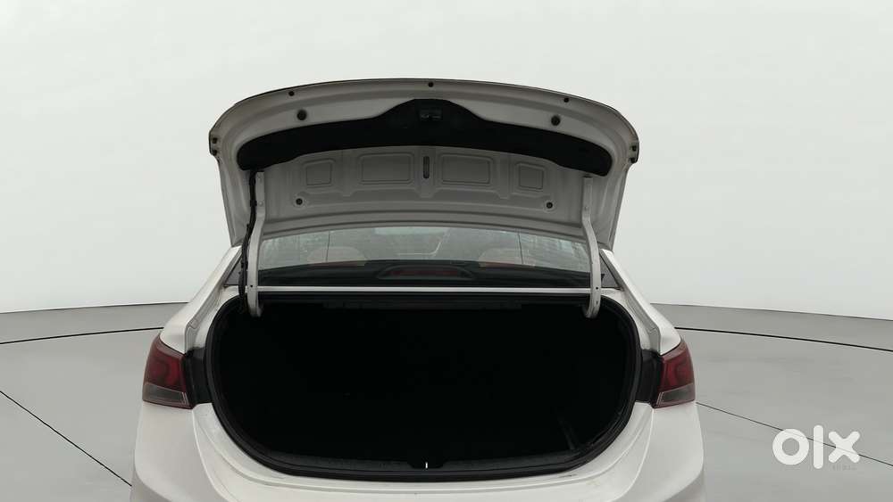 Hyundai Verna 1.6 Vtvt Sx, 2019, Petrol