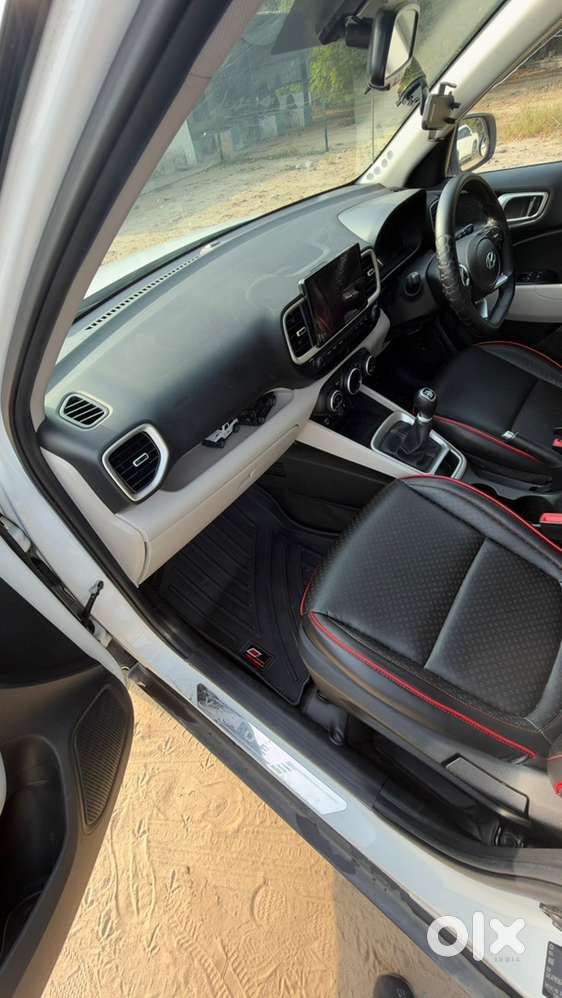 Hyundai Venue Petrol Manual 2023