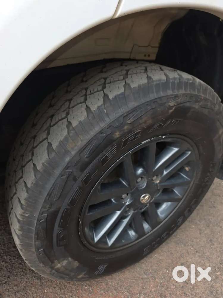 Toyota Fortuner 4x2 (mt) 2015 – Showroom Maintained  White Colour