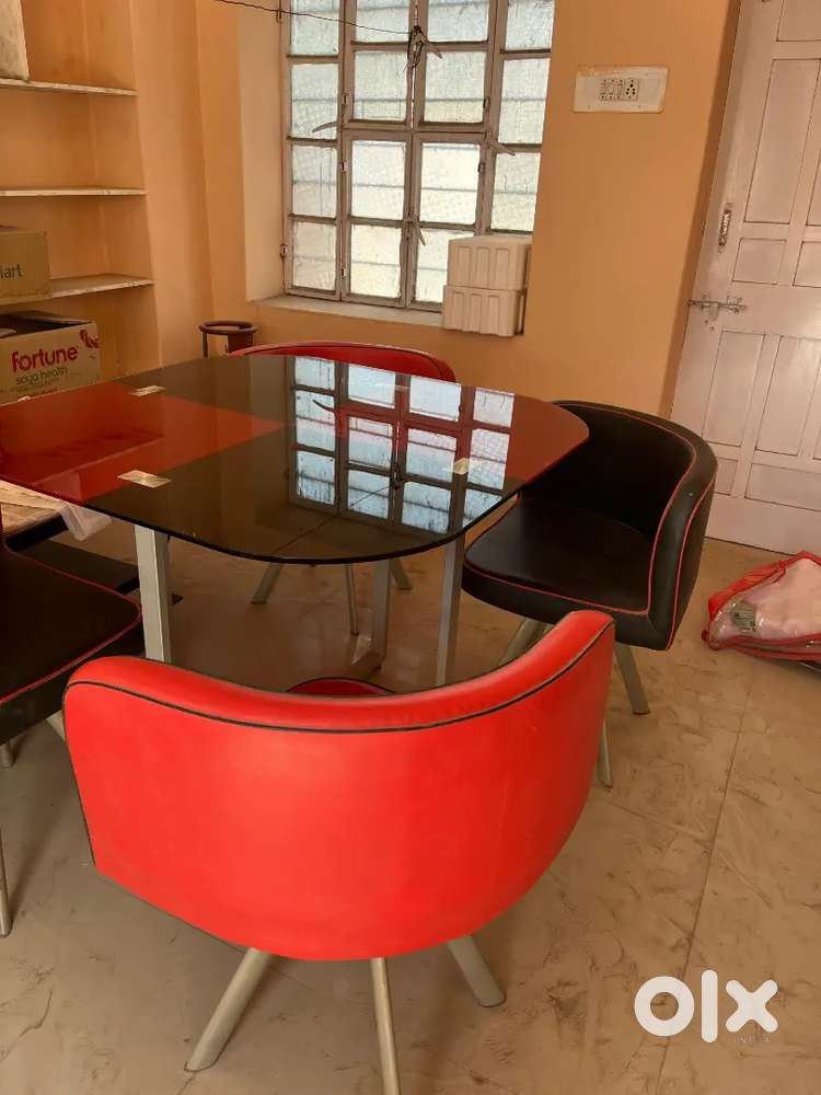 4 seater dining table