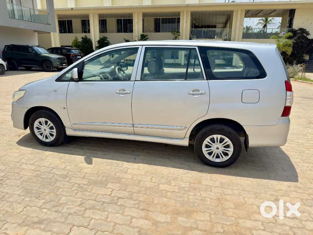 Toyota Innova 1st Owner 2014