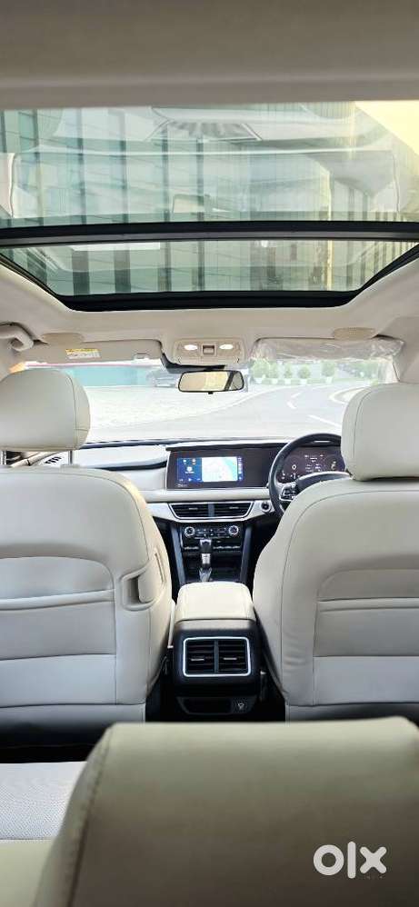 Mahindra Xuv700 2.2 Ax 7 Diesel At Luxury Pack Str Awd, 2022, Diesel