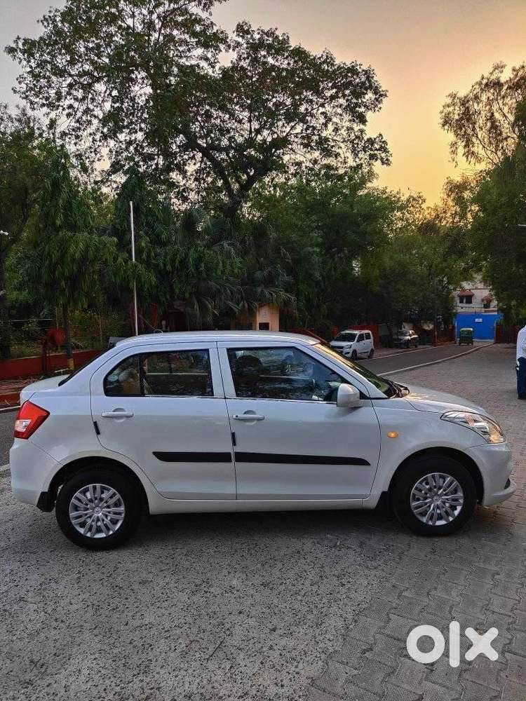 Maruti Suzuki Swift Dzire Lxi Option, 2016, Petrol