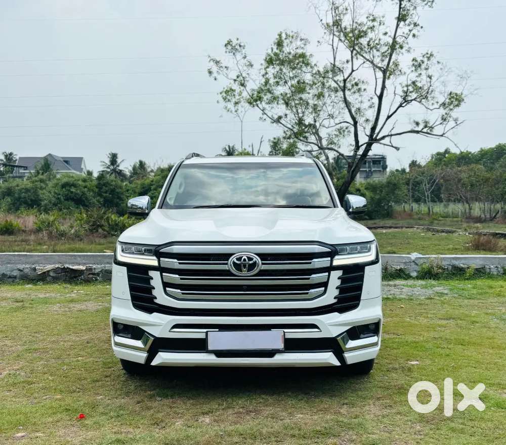 2022/23 Toyota Land Cruiser 300 Diesel.12 Lakhs Extras.