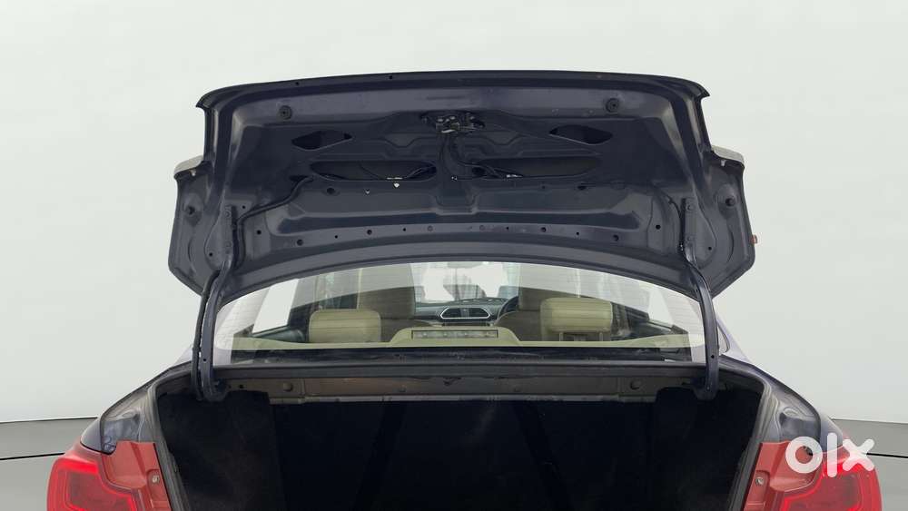 Maruti Suzuki Swift Dzire Zxi + Amt, 2022, Petrol