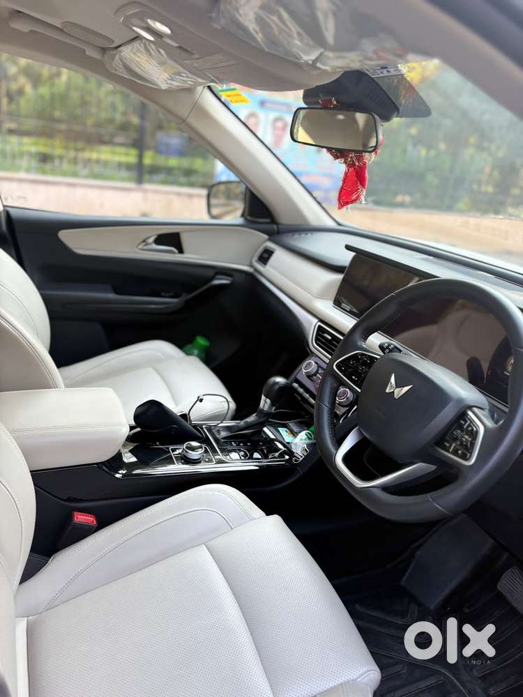 Mahindra Xuv700 Ax7l 6 Str At, 2023, Diesel