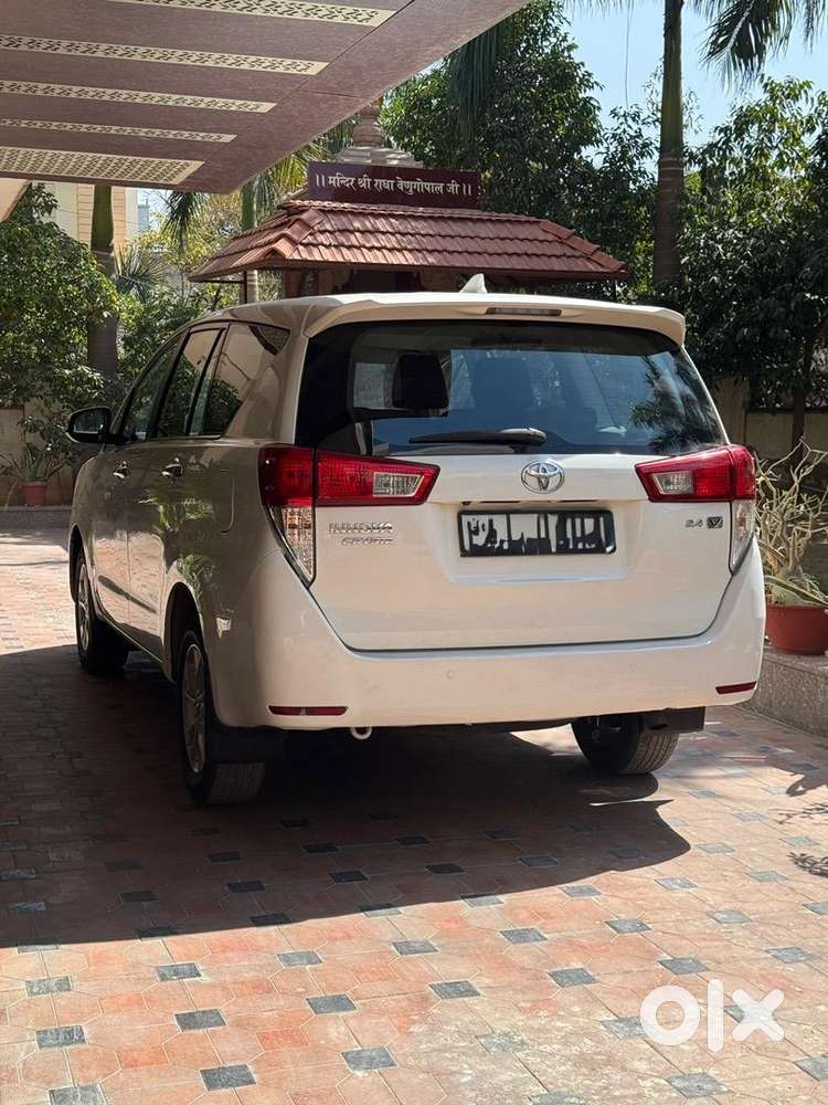 Toyota Innova Crysta 2017 Diesel Well Maintained