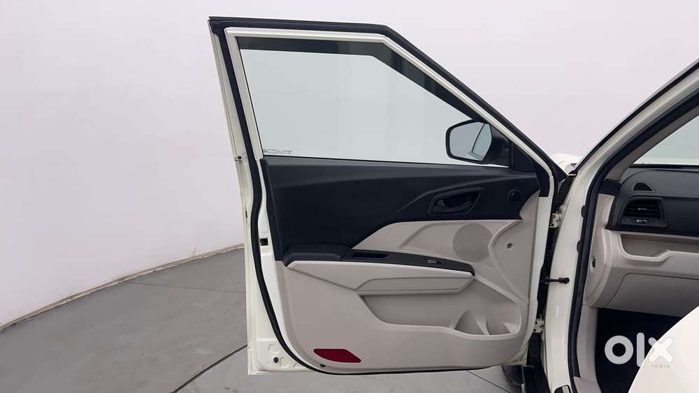 Mahindra Xuv300 W4, 2021, Petrol
