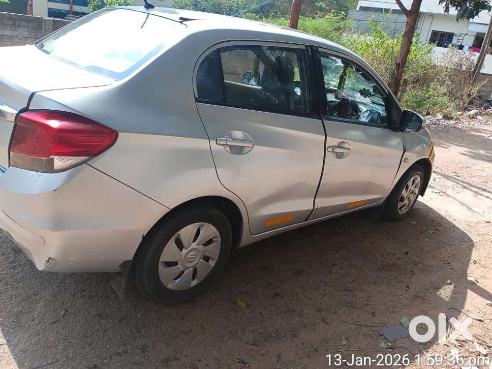 2016' Insurence Running ,rc, Karanataka Permit Running, But Tax,and Fc